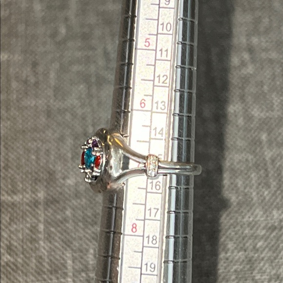 Beautiful Multi-Stone Sterling Silver Ring. SZ 7. ๐ - Picture 3 of 7